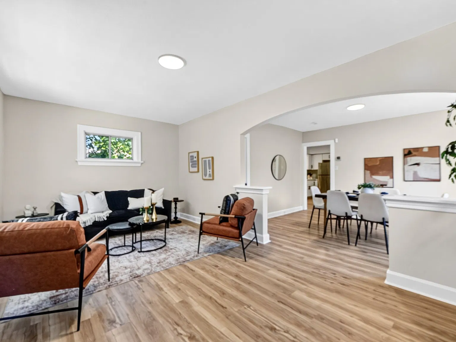 2 bed, 1100 sqft, $1,726 — Photo 2