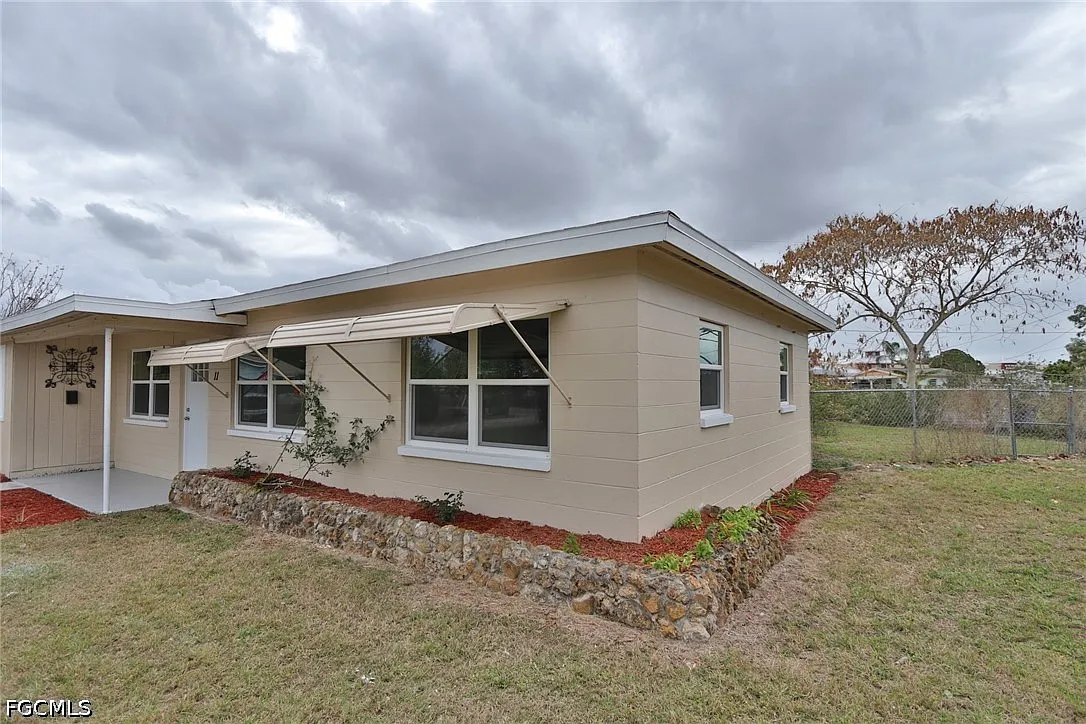 2 bed, 1.0 bath, 1453 sqft, $1,750 — Photo 2