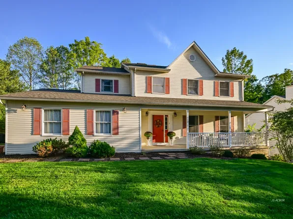 5 Applegate Dr, Athens, OH 45701