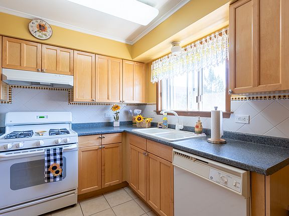 5th image of 489 Leslie Ct APT 301