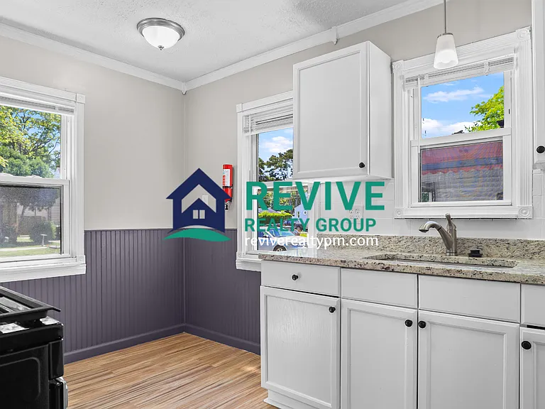1774 College Ave — Photo 4