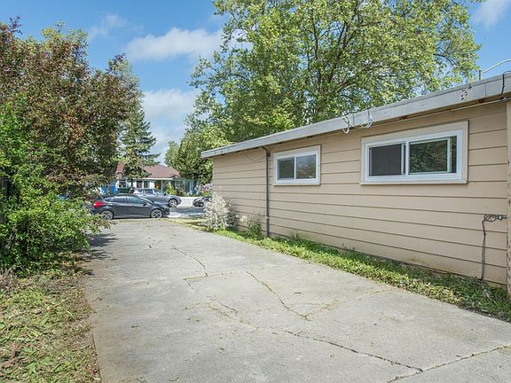 4th image of 1332 McGregor Ave