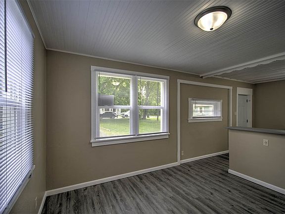 5th image of 2060 N Maple Ave