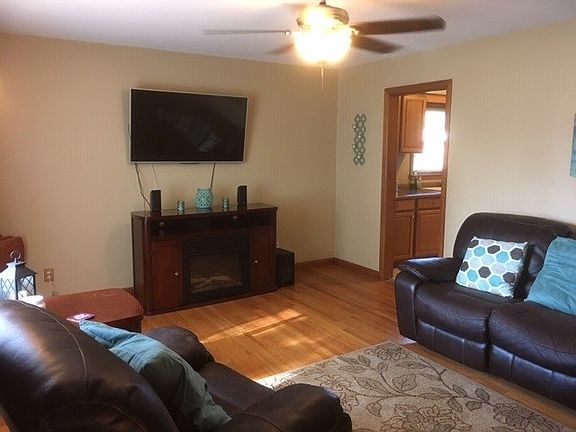 3rd image of 924 Blenheim Dr