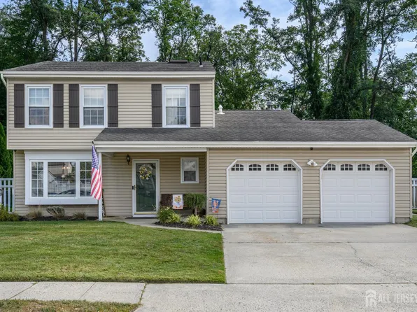 12 Dantley Dr, Howell, NJ 07731