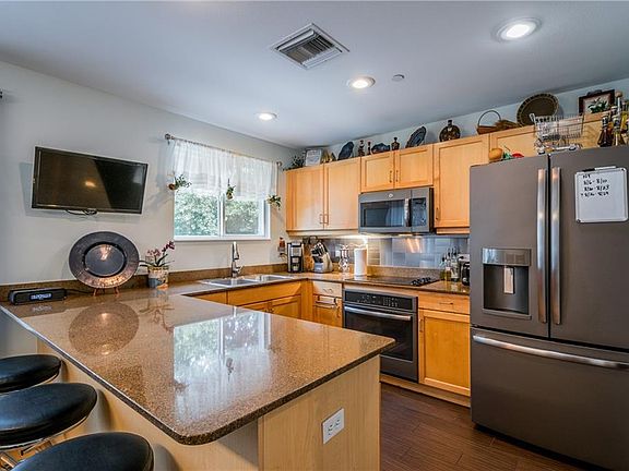 4th image of 333 4th Ave S
