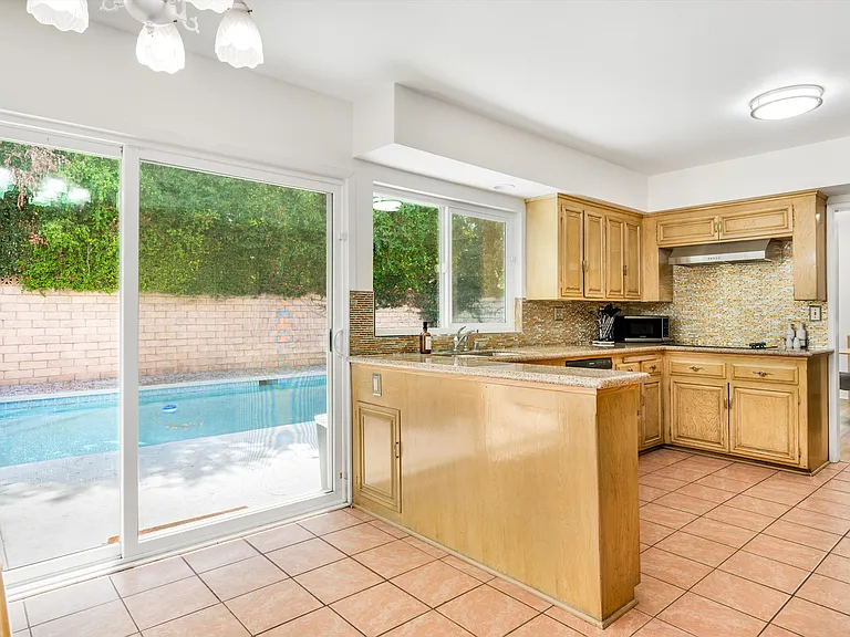 5400 Nagle Ave — Photo 29
