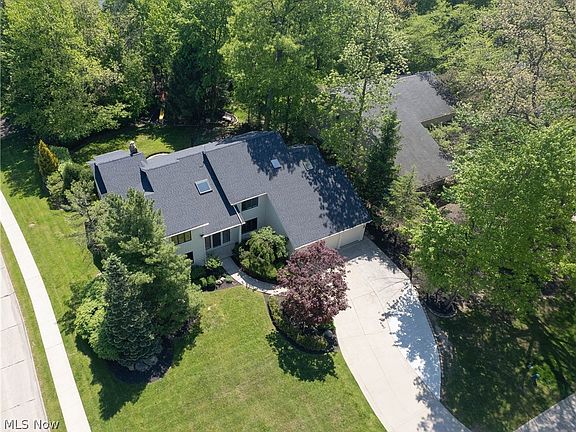 3rd image of 3939 Beechmont Trl