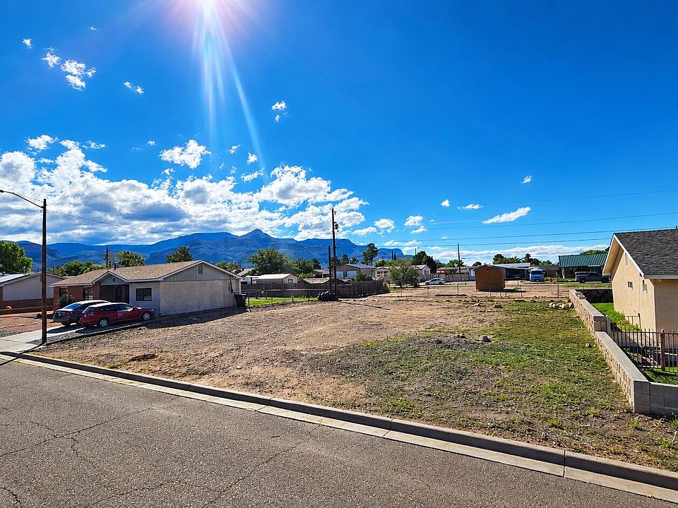 1st image of 810 Larkspur Ave