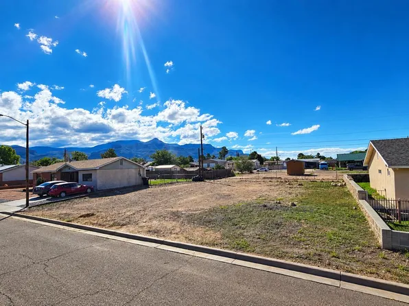 810 Larkspur Ave, Alamogordo, NM 88310