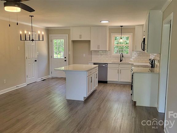 2nd image of 2449 Kendlewood Dr