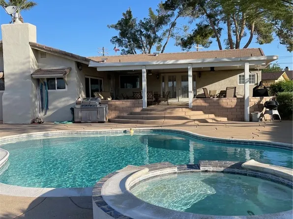200 Meadow View Ln, Barstow, CA 92311