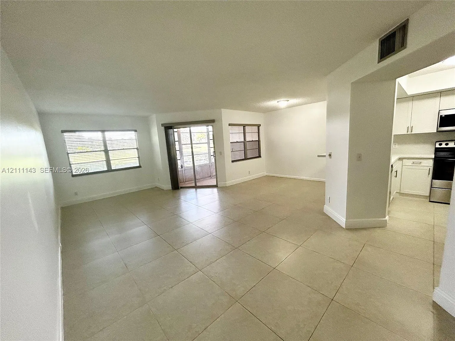 1300 SW 125th Ave — Photo 4
