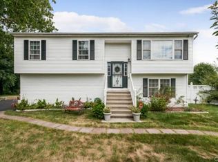 658 Chopsey Hill Rd, Bridgeport, CT 06606