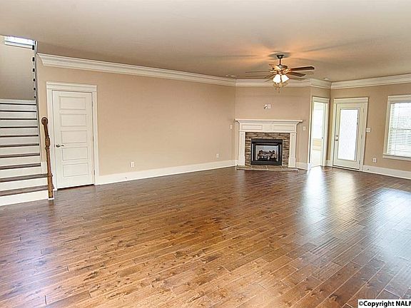 4th image of 12 Nandina Ln SW