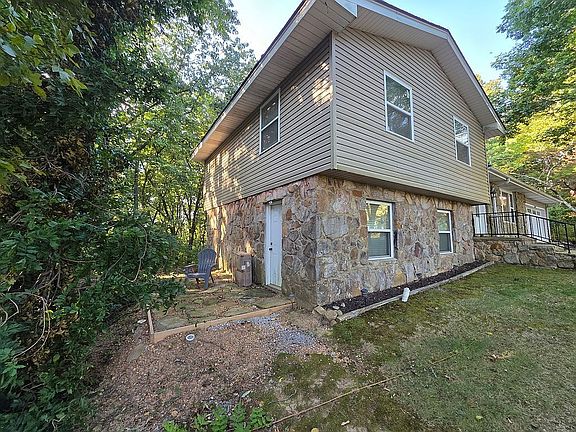 3rd image of 3406 Citadell Rock Rd NE