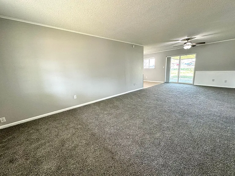1105 N Fern Ave — Photo 3