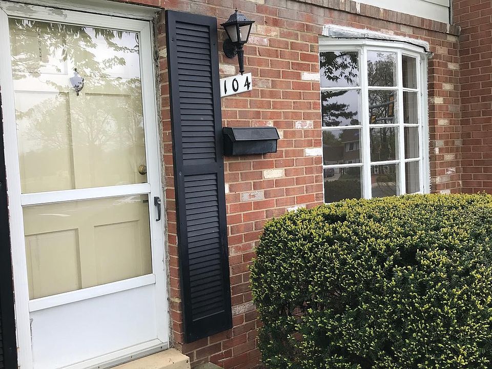 2nd image of 104 N Sterling Blvd