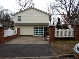 21 Monroe Ave, Brentwood, NY 11717