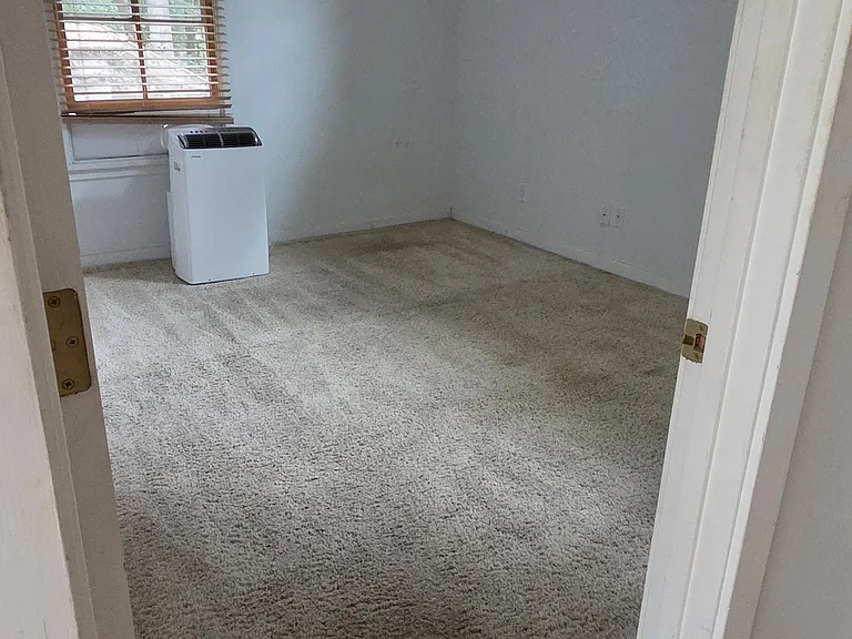 Crest Dr — Photo 5