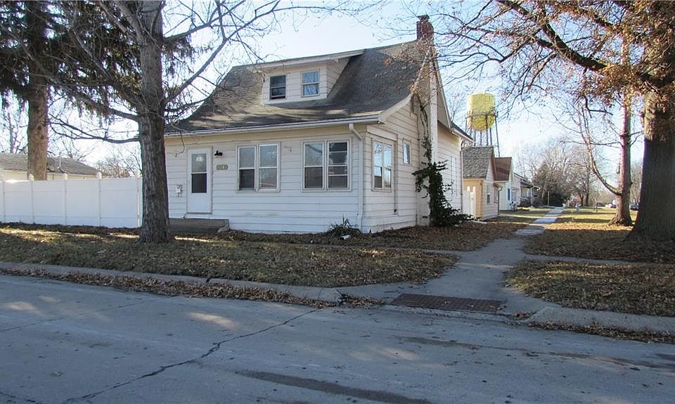1st image of 114 N Iowa St