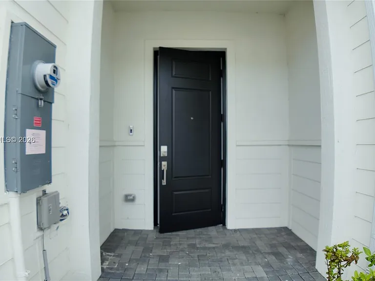 4612 Hollister Ave — Photo 25