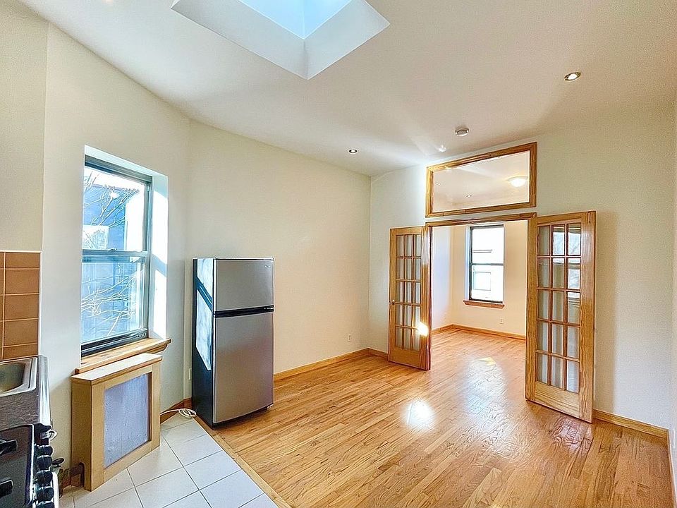 1st image of 176 Stanton St APT 4A