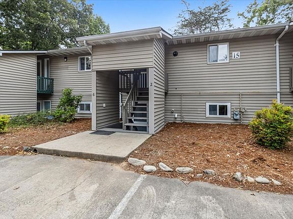 3rd image of 15 Shanna Dr APT 2