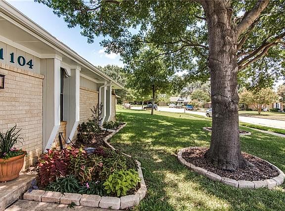 4th image of 1104 Wood Creek Cir