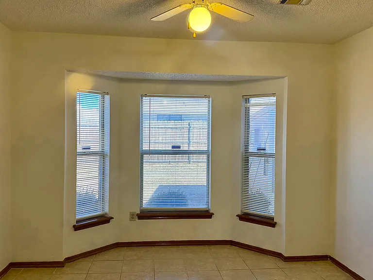 2421 Morning Glory Dr — Photo 6