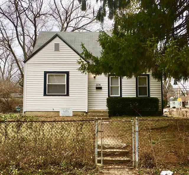 2236 Holt Ave photo 1