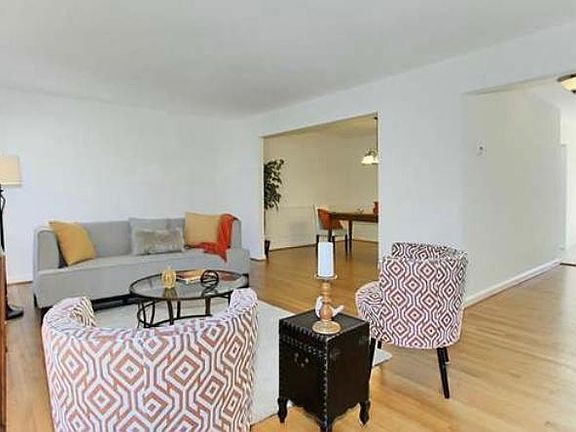 5th image of 7433 Hallcrest Dr