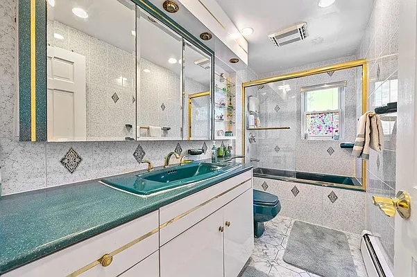 Sold by Remax Real Estate Professionals | media 17