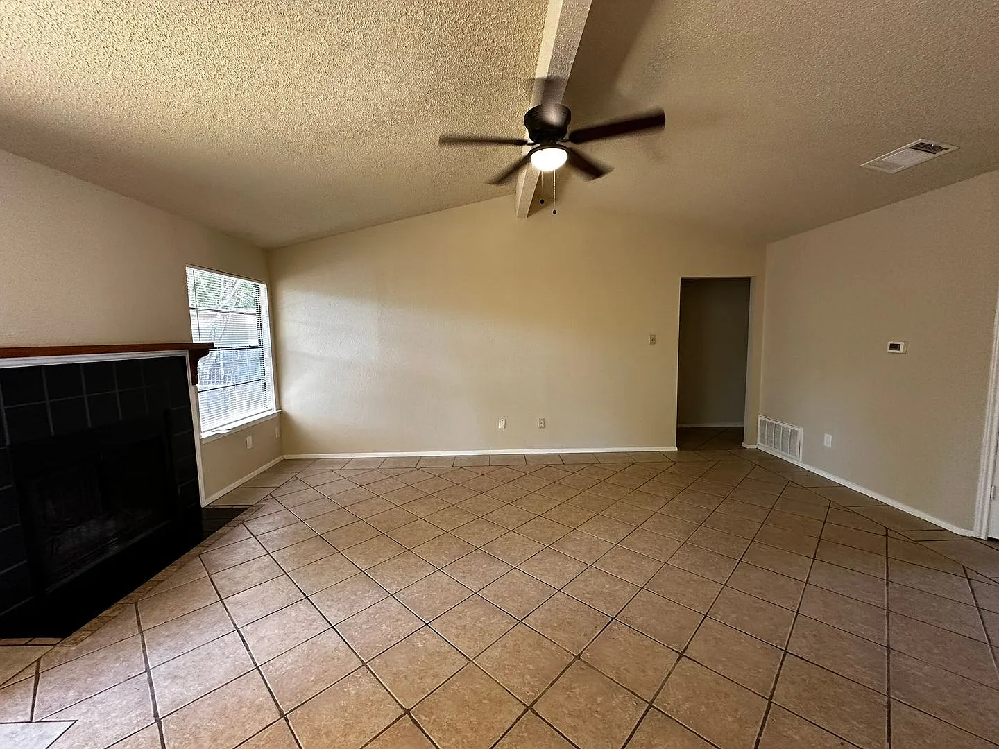 ** Free Rent W/ 1 Or 2 Yr Lease / Call For Details ** Copperfield Sbdv - 78753 — Photo 4