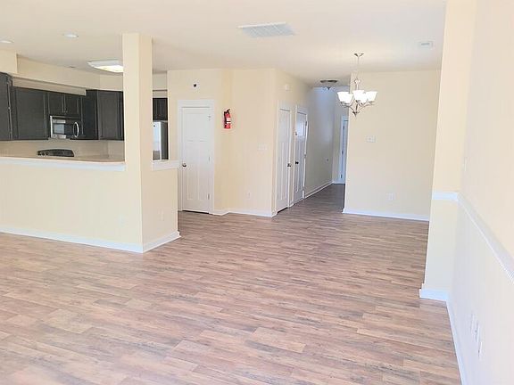 5th image of 230 Craftsman Cir