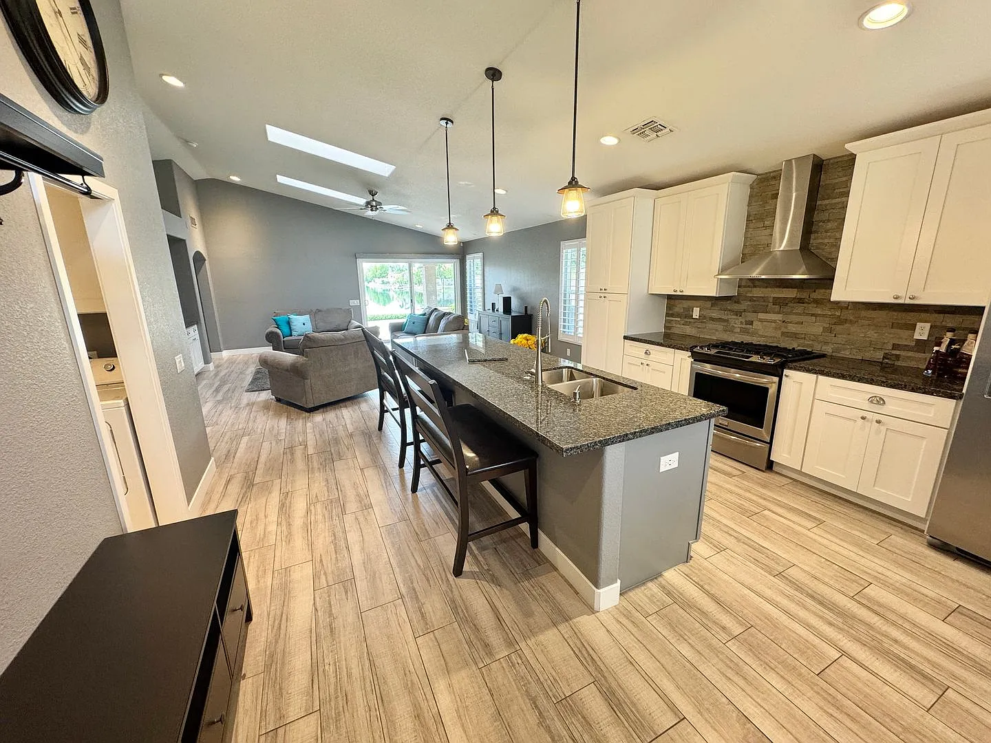 Gorgeous 3 Bedroom Furnished Home on Water! Spectacular Views! — Photo 4
