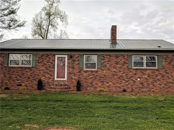 1682 Lafayette Ave, Hudson, NC 28638