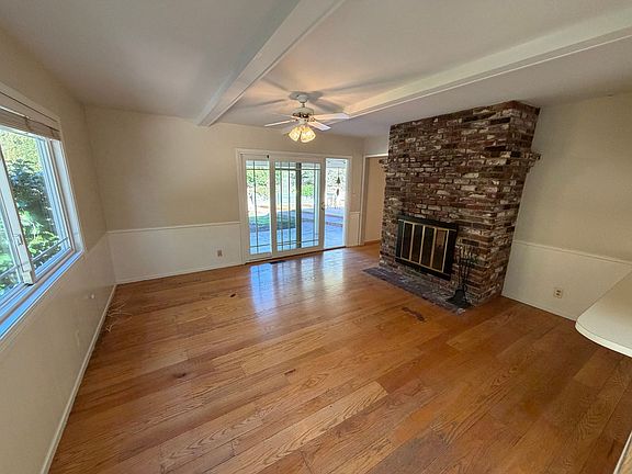 4th image of 17 Whitehall Dr