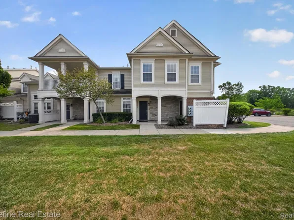 10200 W Midway Ct #102, Walled Lake, MI 48390