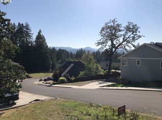 1230 Holly Ave, Cottage Grove, OR 97424