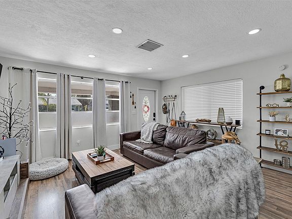 4th image of 331 NE 42nd Street
