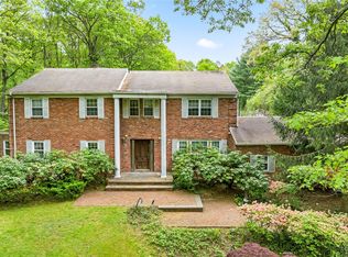 31 Wenwood Dr, Glen Head, NY 11545