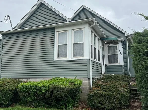 401 S Victor St, Christopher, IL 62822