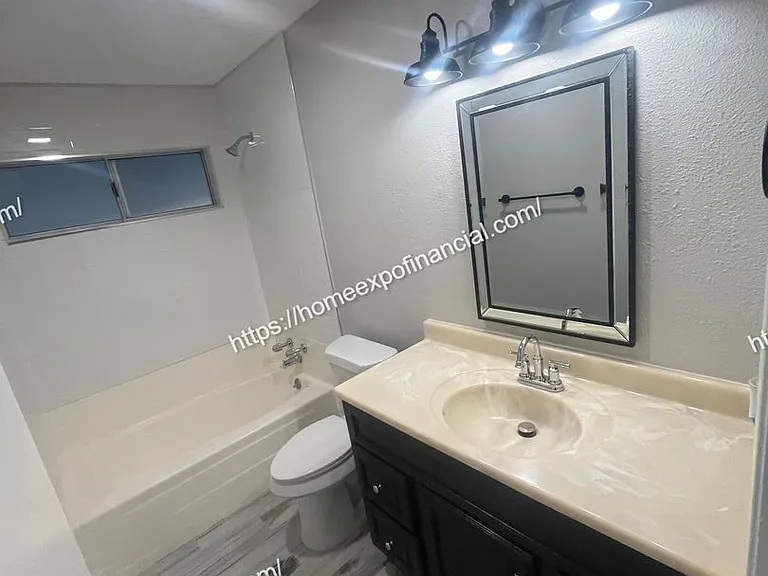 339 N Victoria Ave — Photo 12