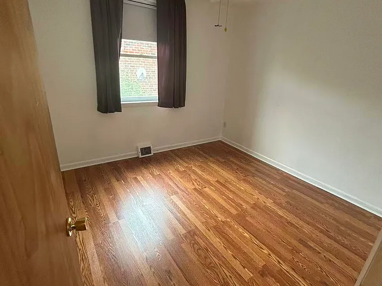2345 Griffith St — Photo 6