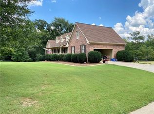 136 Hidden Lake Dr, Hull, GA 30646
