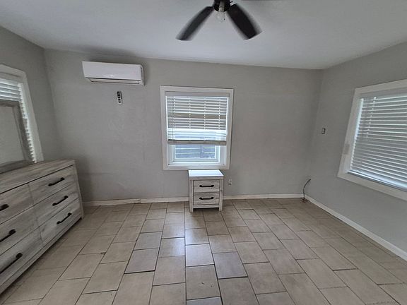 3rd image of 115 Caldwell St APT 1