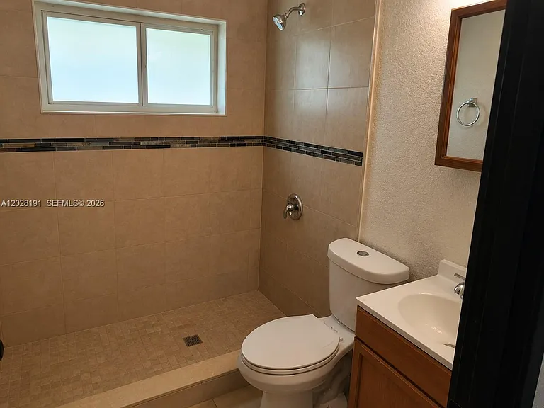 877 NW 10th St #- — Photo 9