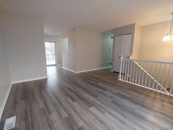 5th image of 941 Cambridge Dr