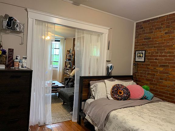 Room 1 - Used as a Bed Room / Dining Room by the past tenants. Please note the furniture of the existing tenant is moved out. The room will be empty.